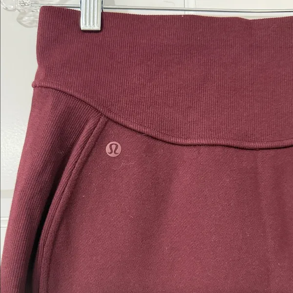 Lululemon Scuba High-Rise Mini Women's Burgundy Skirt size M - Image 3