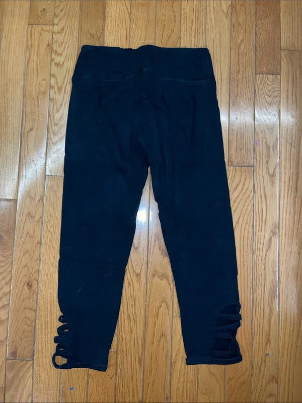Black Capris Leggings - Image 3