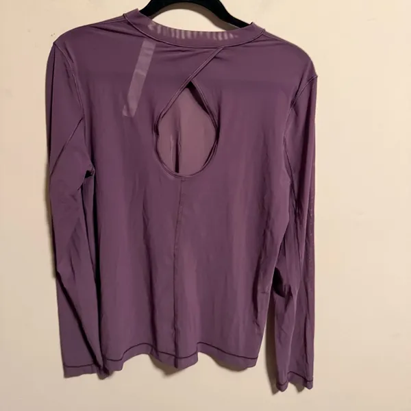 Lululemon Keyhole Mesh Long Top in Grape Tristle Purple- Size 8 - Image 4