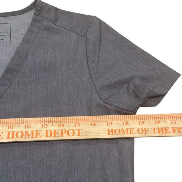 FIGS Technical Collection Casma Scrub Top V-Neck Short Sleeve Heathered Gray XS - Image 7