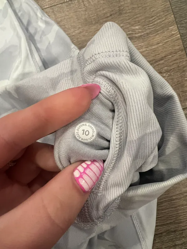 Lululemon white camo wunder under  leggings 25” - Image 6