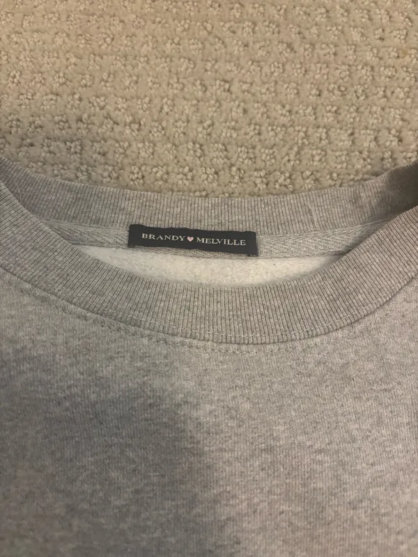 Brandy Melville Crewneck Sweatshirt - Image 3