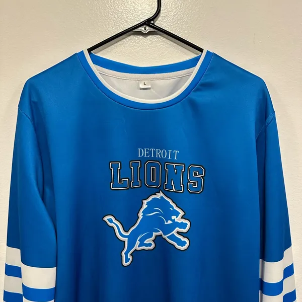 Detroit Lions Blue long sleeve lightweight Sweatshirt! Size large! - Image 3