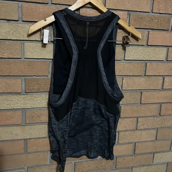 Lululemon Black and Gray Mesh Back & Unpadded Bra Tank Top Women's Size 6 - Image 3