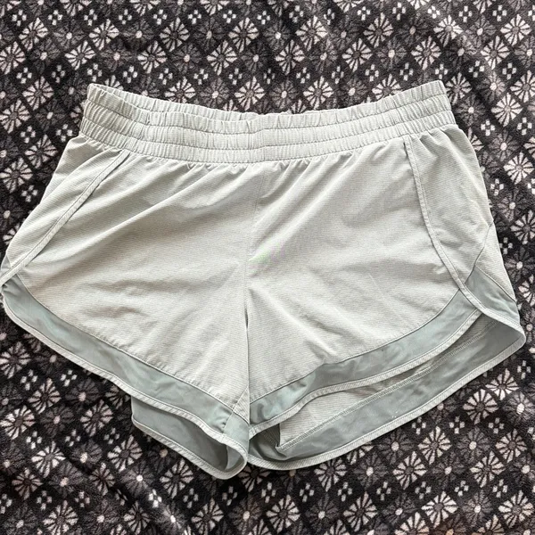 Athleta Mesh Racer Run Shorts 4” - Image 3