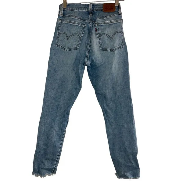 ✨Levi’s Wedgie Skinny Light Wash Button Fly Raw Hem Sz 26 Jeans✨ - Image 7