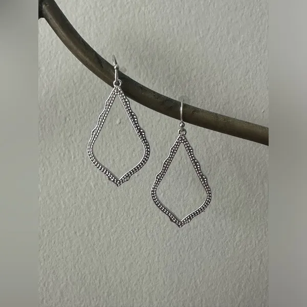 Kendra Scott Sophia Drop Earrings in Silver - Image 3