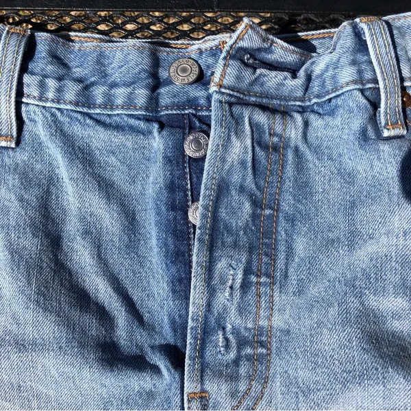 Levi's | 501 Button Fly Distressed Cut Off Short Size 33 100% Cotton - Image 3