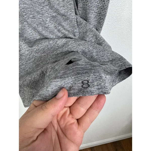 Lululemon Swiftly Tech Short Sleeve 2.0 Grey Heathered Running‎ Shirt Womens 8 - Image 3