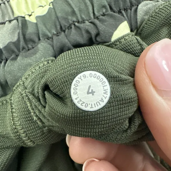 Lululemon Hotty Hot Low Rise Shorts 4" Heritage 365 Camo Green Athletic Women 4 - Image 5