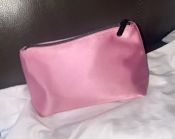Gucci Pink Satin Cosmetic Bag - Image 4