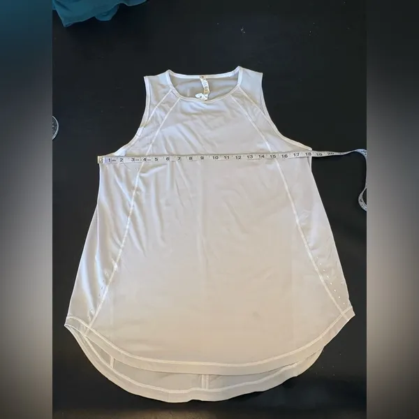 Lululemon sculpt tank top with back vent size 8 - Image 8