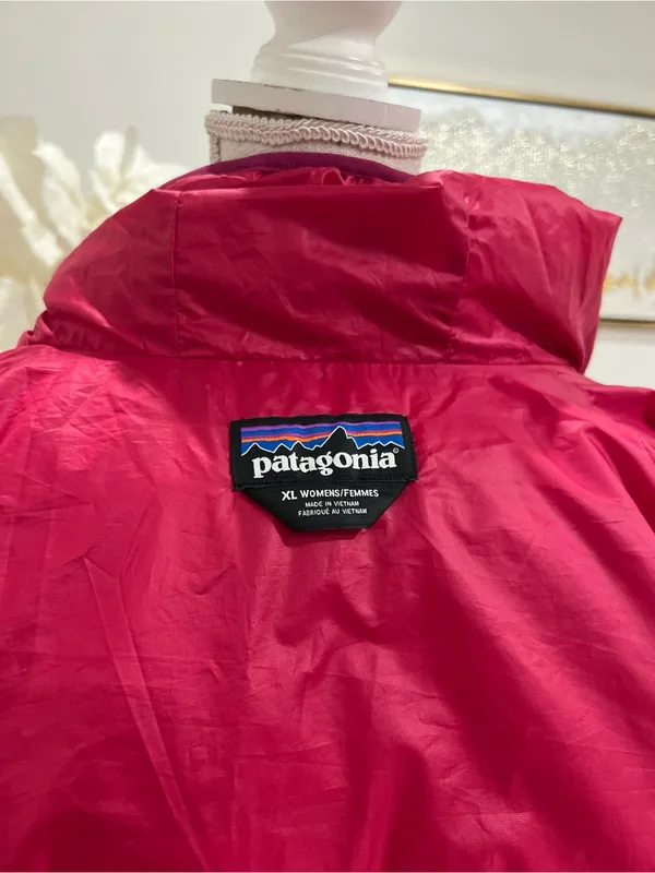 Patagonia Women's Micro Primaloft Hooded Quilted Puffer Jacket Berry Red XL - Image 8