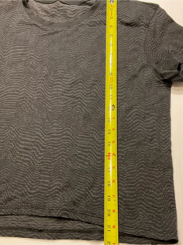 Lululemon Train to Be Seamless Short Sleeve T-Shirt Ripple Wave BlackGraphite 12 - Image 5