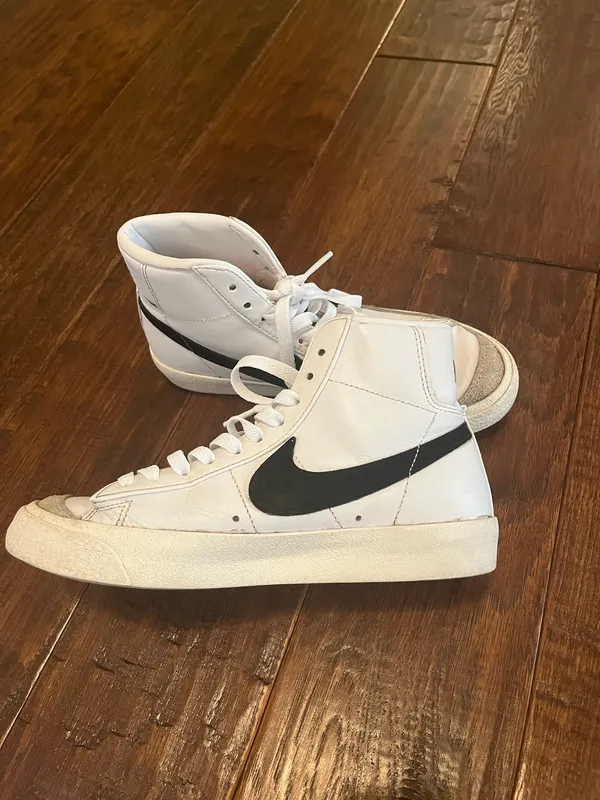 Nike Women’s Blazer Mid 77 High Top Sneaker - Image 4
