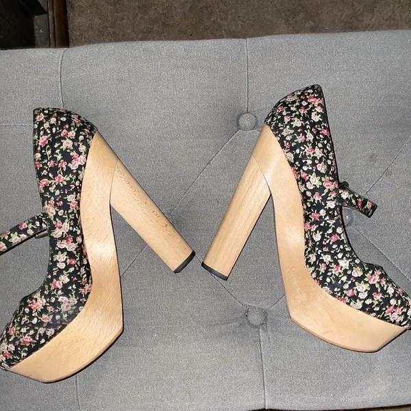 Y2K Cece Lamour wood heels chunky ditzy floral - Image 4