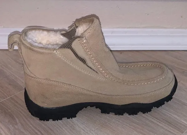 Kamik Women’s 10 Winter Boots Light Beige Suede Fleece Lined - Image 5