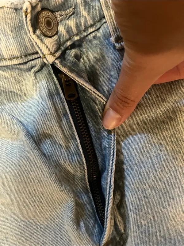 Abercrombie & Fitch 90s Relaxed High Rise Light Wash Jeans Size 26 or 2XS - Image 8