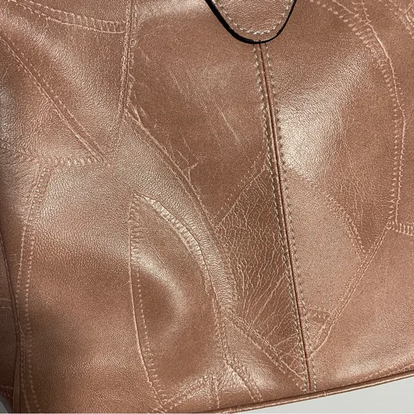 Pink Faux Leather Kiss‎ Lock Shoulder Bag with adjustable straps - Image 4