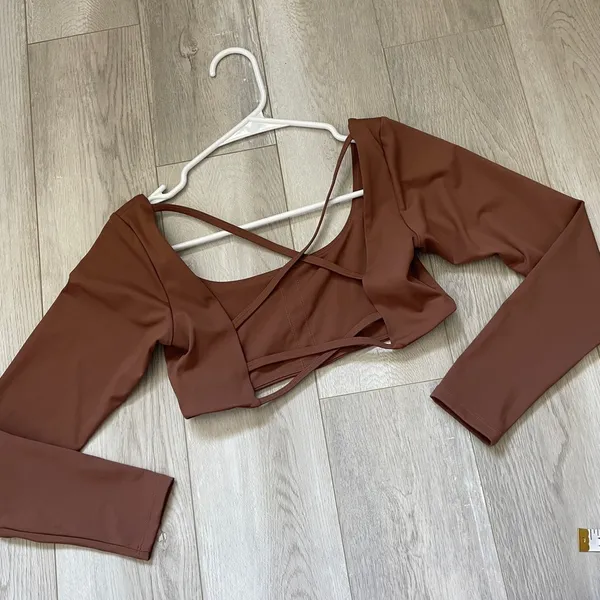 Peachy Bunz Strappy Backless Cropped Long Sleeve Workout Top Brown (Large) gym - Image 5