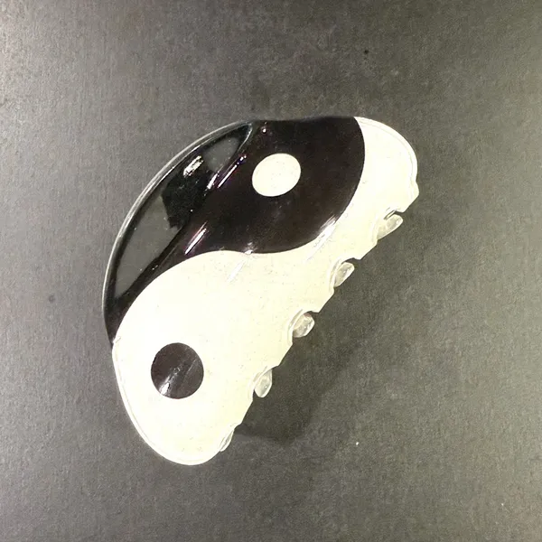 Yin Yang Claw Hair Clip - Image 4