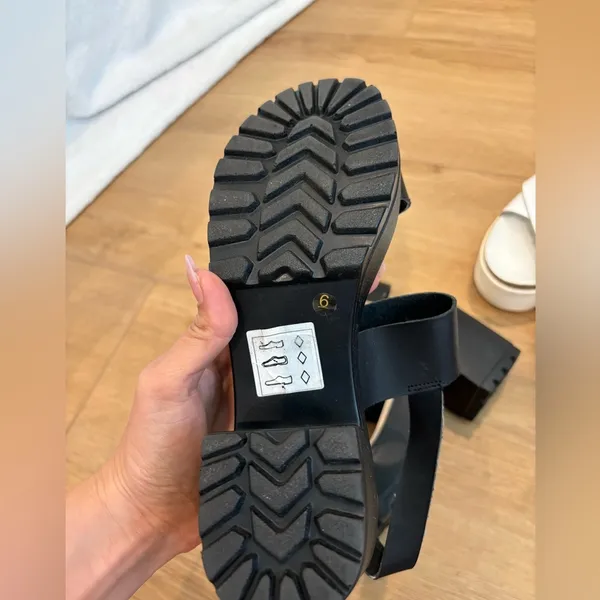 Black platform sandals Size 7.5 - Image 5