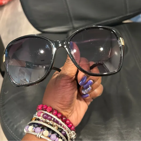 Guess Black and Gold Accent Accessory - Image 9