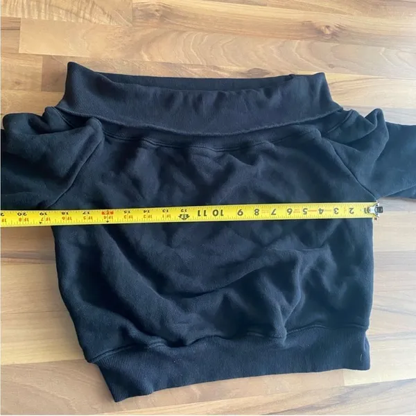 Good American off the shoulder sweatshirt 3‎ - Image 6