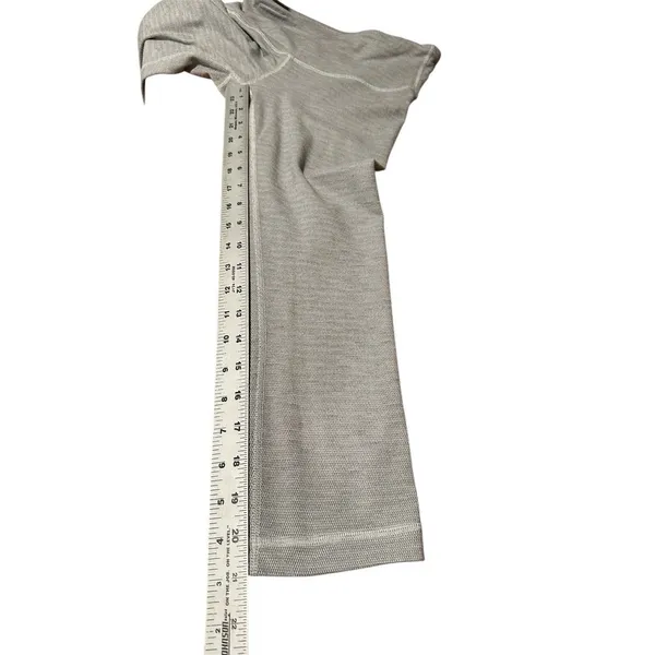 Lululemon Athletica 3/4 Length Compression Leggings (Size 6) Gray - Image 5