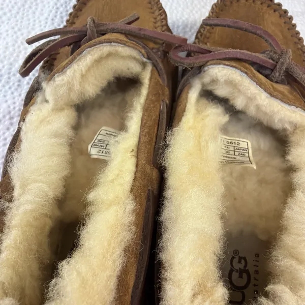 UGG Women's Dakota Moccasin Size 7 Chestnut Style Number 5612 - Image 5