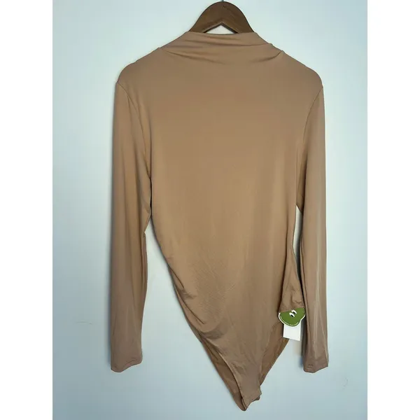 NWT! XL Cider Tan Mock Neck Long Sleeve Bodysuit Neutral Minimalist Asymmetrical - Image 4