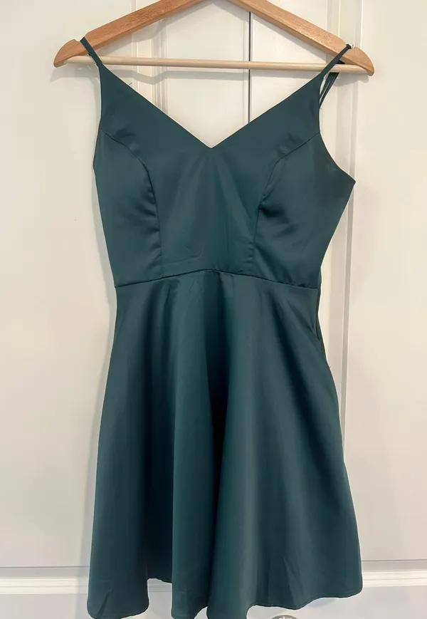 Green Short Dress Size 4 - Image 2