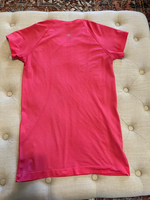 Lululemon Swiftly Tech Short Sleeve Lip Gloss - Image 5