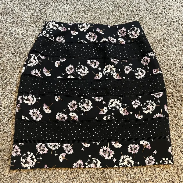 White House Black Market Floral Polka Dot Mini Skirt Black White 4‎ 570231119 - Image 6
