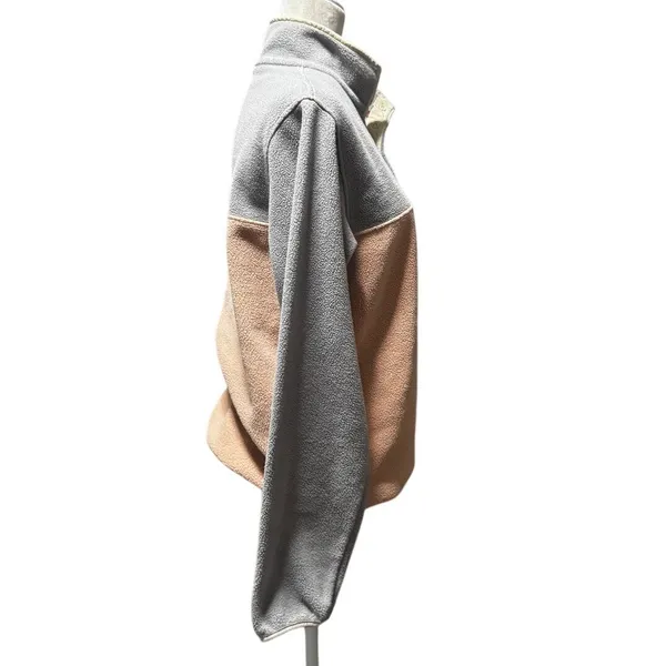 Patagonia Women's Lightweight Synchilla Snap-T Pullover Colorblock Rosewater and Gray (M) - Image 2