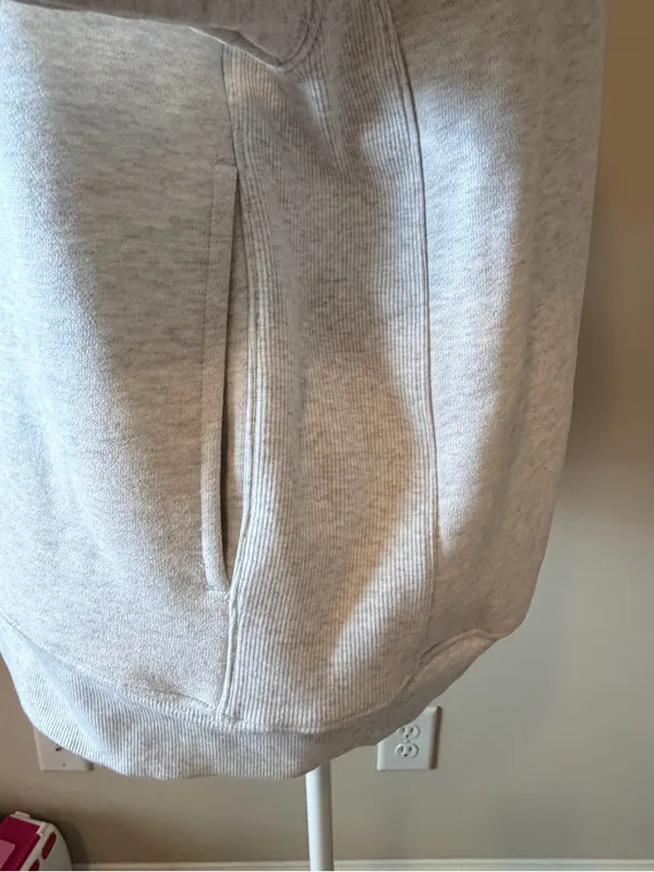 Aritzia Cozy Sweatfleece Boyfriend 1/2 Zip oversized sweatshirt size small NWT - Image 10