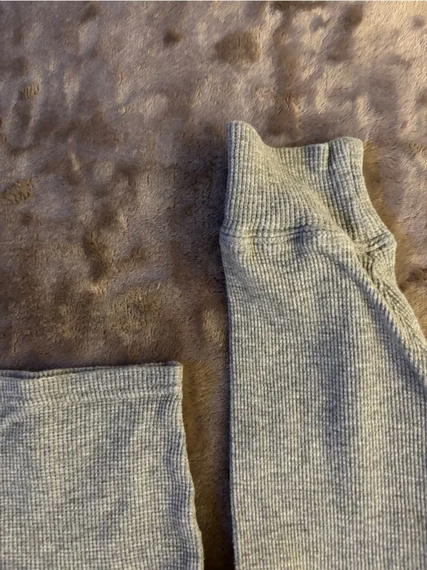 Forever 21 Oversized Ribbed Henley Crop Top Women’s Size M Gray - Image 4