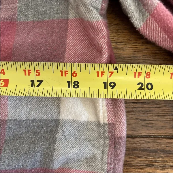American Eagle Women's Super Soft Pink and Gray Flannel Size Small - Image 3
