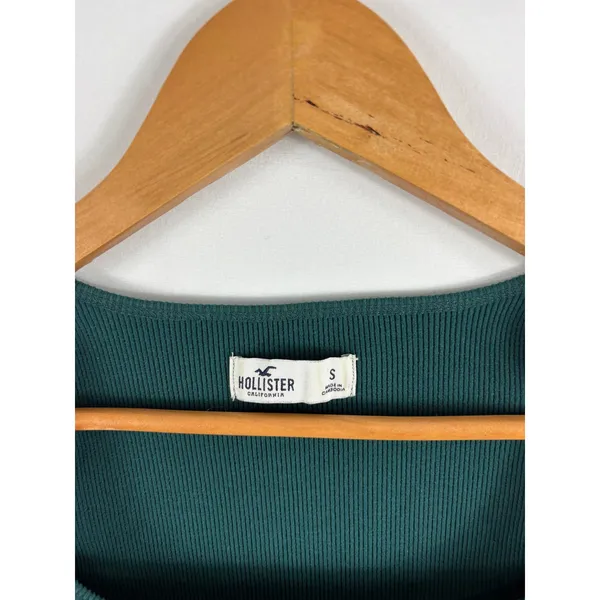 Hollister Green Ribbed Long Sleeve Crop Top Size Small - Image 2