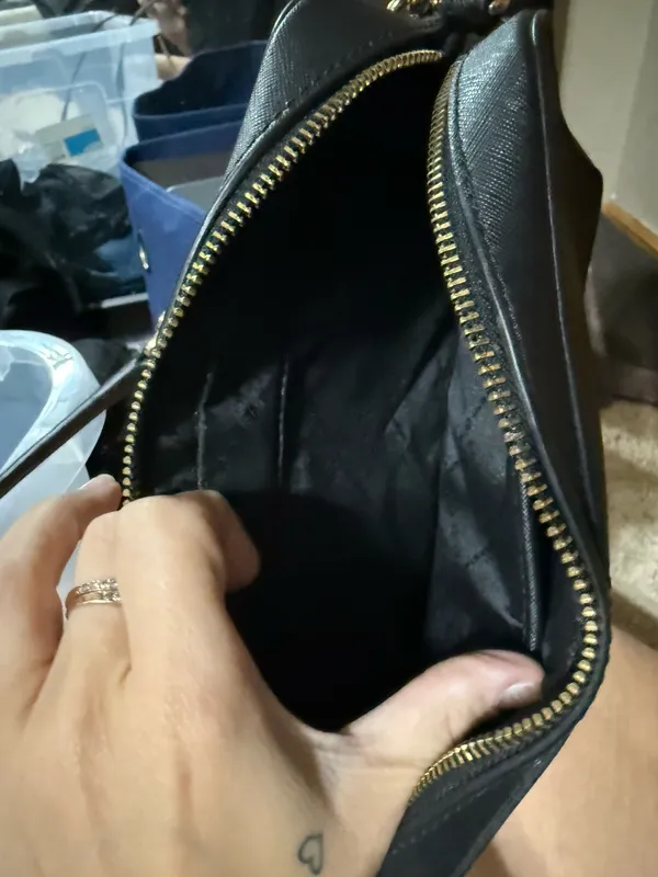 Michael Kors Crossbody Black - Image 3