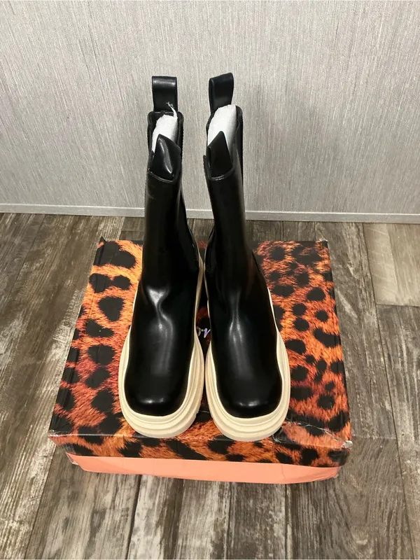 Lemonade Two-Tone Lace-Up Platform Chelsea Boots — Black & Cream Size 7 - Image 2