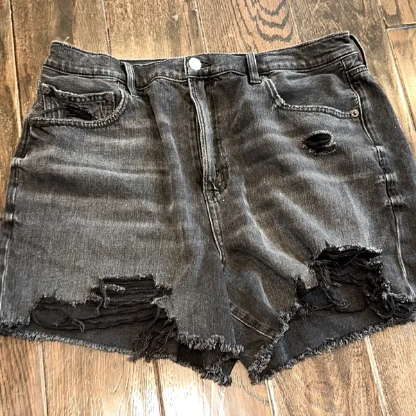 American Eagle Outfitters highest rise 90’s boyfriend Jean Shorts size 16 - Image 2