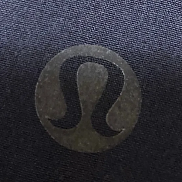 Lululemon Women's Black Pull On Back Pocket Workout Athletic Running Shorts Sz 6 - Image 4