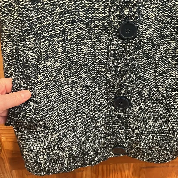 Catherine’s women’s quarter sleeve button down cardigan sweater size 3X.(26/28W) - Image 6