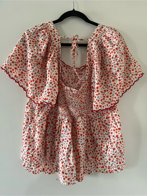 Old Navy Red White Floral Peasant Top XL Cottagecore Flutter Sleeve Prairie - Image 5