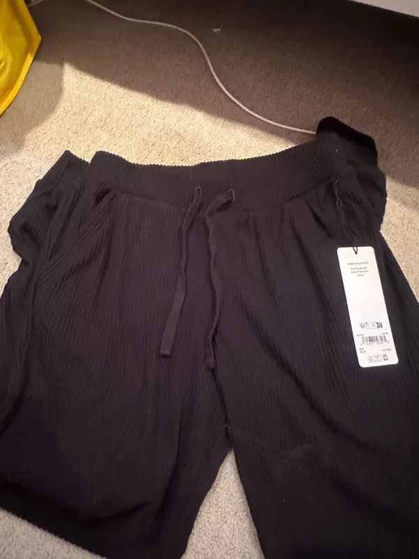 Alo Yoga Sweatpants - Image 3