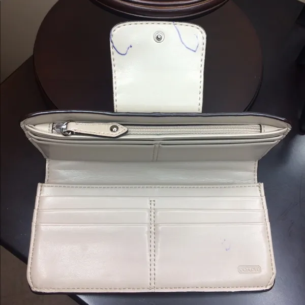 Coach Large Beige Wallet - Image 4
