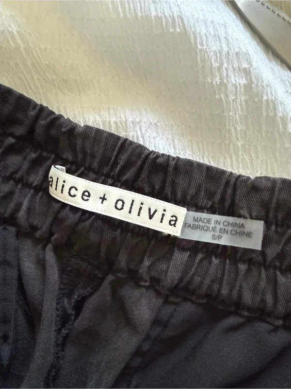 ALICE + OLIVIA Britney Patch-Pocket High Waist Black Shorts Size Small - Image 8