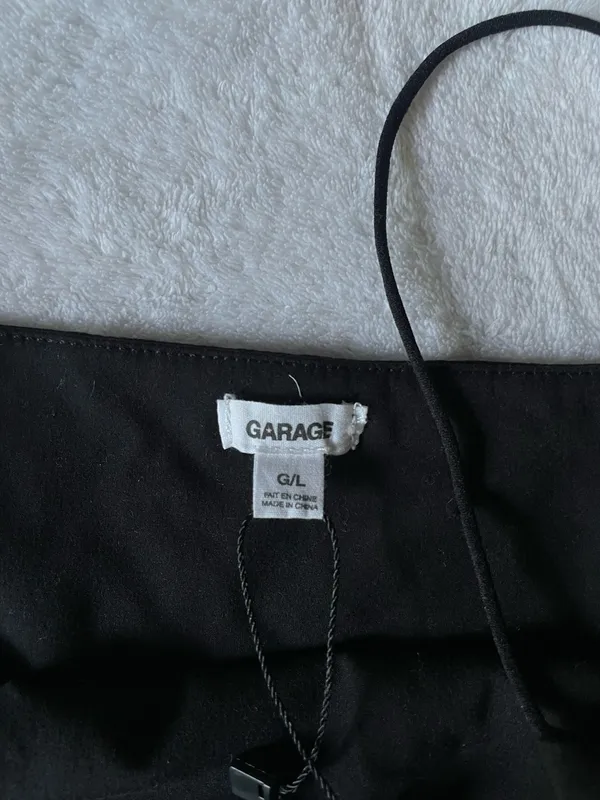 Garage Cropped Tank Top Black - Image 3