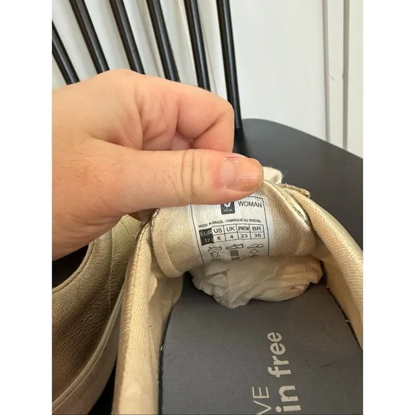 Veja esplar gold leather fashion sneaker size 6 - Image 7